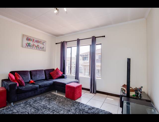 2 BEDROOM APARTMENT FOR SALE IN SUNNINGHILL